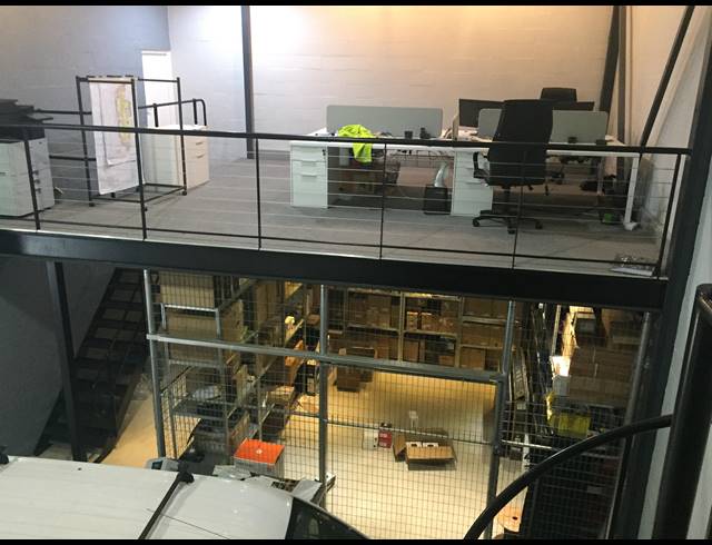 290M² WAREHOUSE RENTED IN WESTLAKE